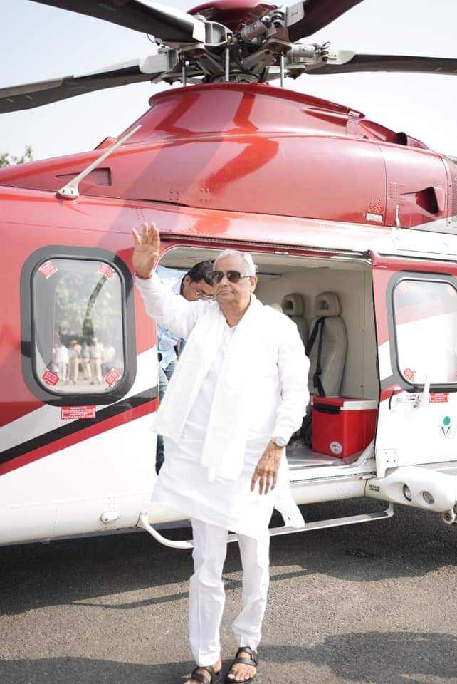 ravan281515's tweet photo. राजस्थान मे अगर विपक्ष कोई है तो वो है किरोड़ी लाल
बाबा cm पद डिज़र्व करता है
क्या   @BJP4India प्रदेश को पहला आदिवासी cm देगी  @AmitShah @rajnathsingh
@JPNadda   @narendramodi #किरोड़ी_लाल_सीएम_बनाओ https://t.co/qwhj4Aza0U