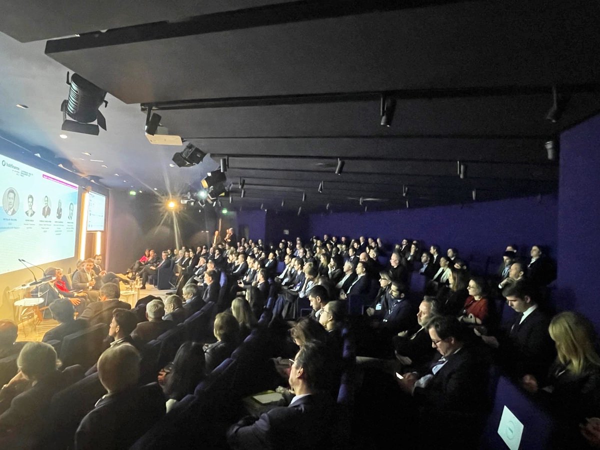 🗓 #BackFrom the successful Luxembourg Wealth Day event organised by Hubfinance on 30 November.

Our expert Veronique Simonin, had the pleasure of leading a #firesidechat with Anthony WATINE, Co-founder, Keepers - Family Office.
#familiyoffice #swisslife #yourlife