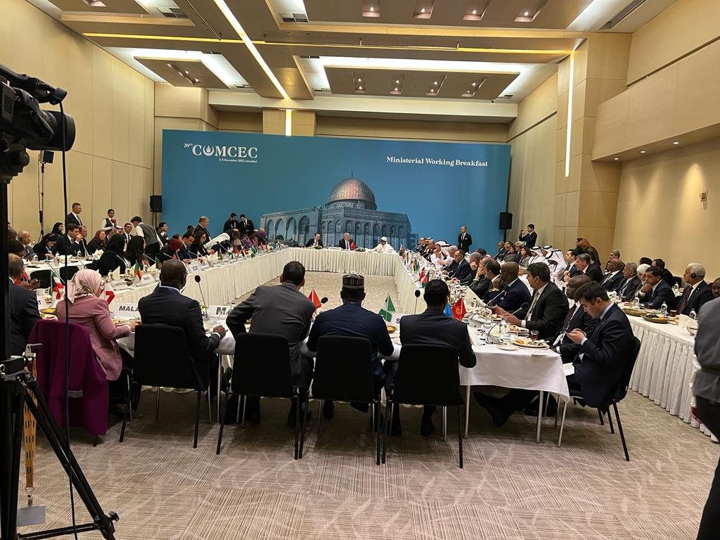 Had the privilege of participating in a thought-provoking breakfast meeting hosted by H.E. Dr. Ömer Bolat, Trade Minister of Türkiye, on the sidelines of the 39th Ministerial of COMCEC. We delved into the crucial need to finalize the implementation of the TPS-OIC agreement by