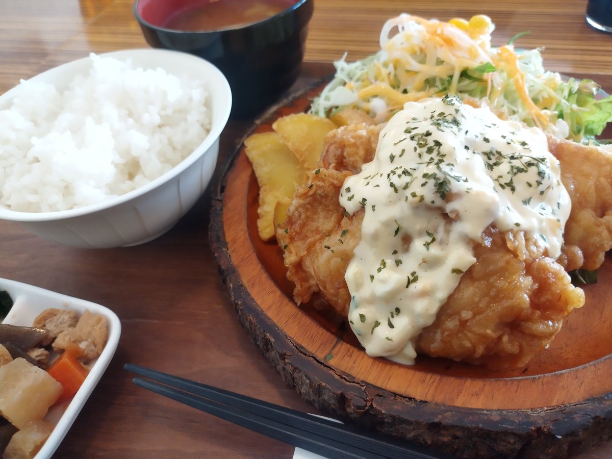 kou2806's tweet photo. お久しぶりですです
今日は…早めに家を出て
栗東の一汁三菜さんにお邪魔しました
しっとりとした鶏肉の南蛮＆付け合せのサラダとポテトがバチクソ美味しかった
しばらく夜勤のときは行こうかなぁ… https://t.co/ZA916eVHpe