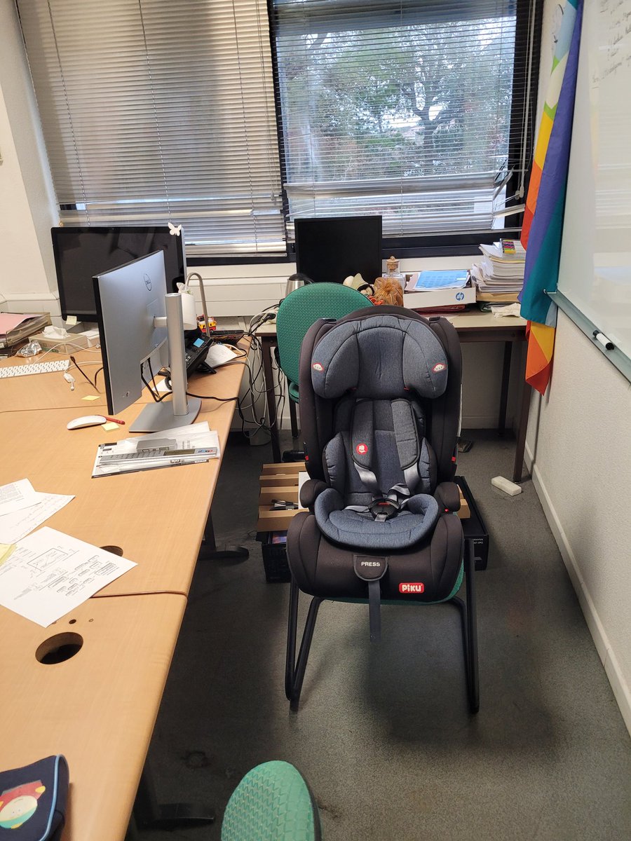 petitroll's tweet photo. When you visit your former PhD. advisor, and she's ready for your arrival. #YesMom https://t.co/YAtykYP7RA