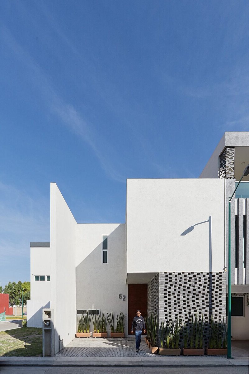 HomeAdore's tweet photo. Renasci House: A Family's Modern Haven Amidst Cholula’s Charm

https://t.co/42Wgq6E7WD https://t.co/uuc6VMjqyv