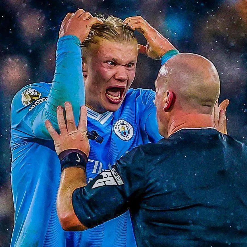 ChapaBet's tweet photo. Haaland wa Man City Anaface FA Charges! 

Baada ya game ya Man City na Tottenham, Haaland anaweza kupata shida na FA. Alisema maneno makali kwa refa Simon Hooper. https://t.co/nUrhgtd6OP