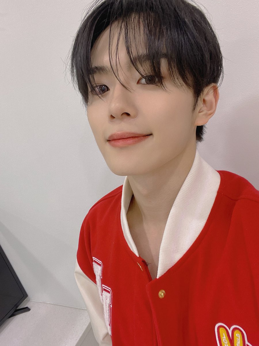 by_verivery's tweet photo. [#강민]

I love L.F.C

#verivery https://t.co/6N1KlT3oPQ