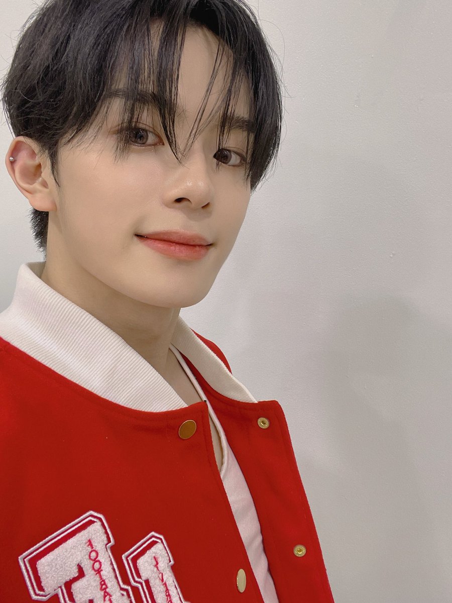 by_verivery's tweet photo. [#강민]

I love L.F.C

#verivery https://t.co/6N1KlT3oPQ