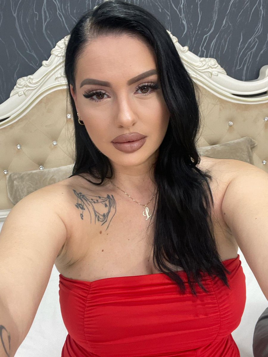 LaurenJensenLC's tweet photo. Red is a bit of everything: kinds classy, kinda crazy. I`m a mix of both!😈 Check the link bellow and find it out 🤪
👉https://t.co/rA4G25nPjz
👉https://t.co/LpzINg8TuY
👉https://t.co/n0xjc1XsgJ

#brunette #cammilf #sexylips #curvybody #deepestthoughts #pervertmind #red https://t.co/jvgrGjDUmp