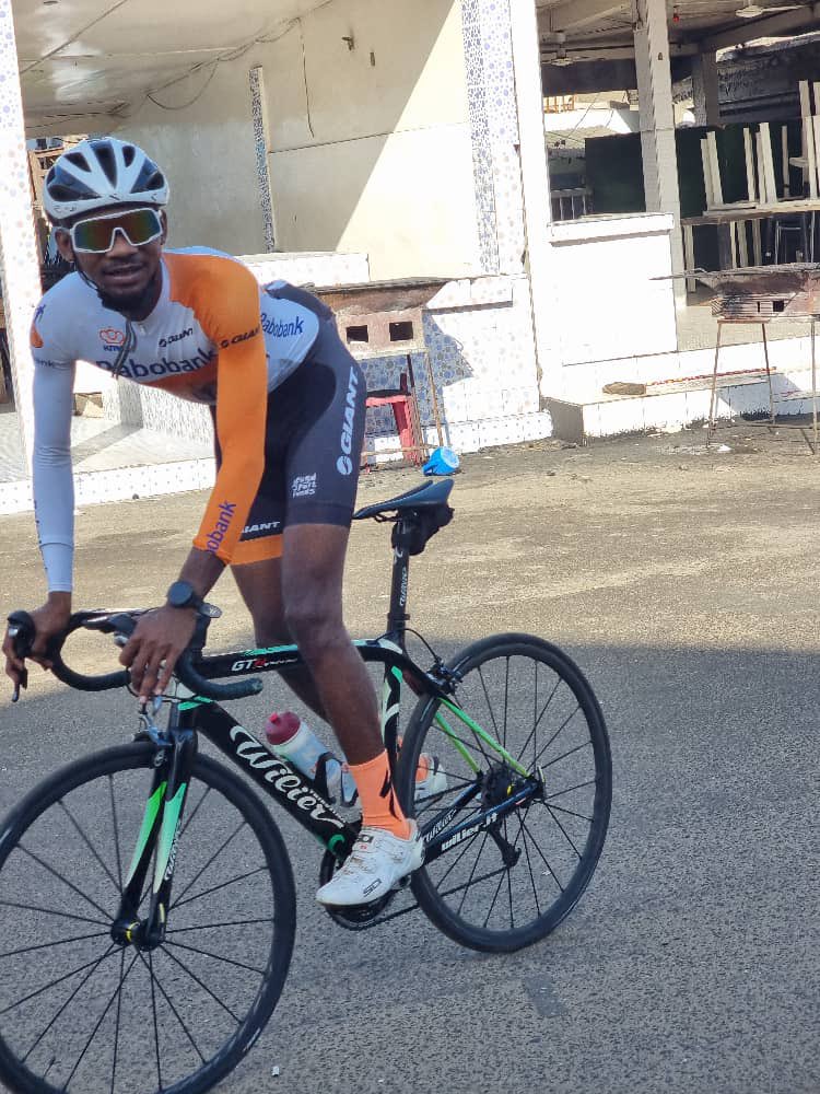 Baye_Daame's tweet photo. Faites ce qui vous rend heureux 🚴🏾‍♂️

#cycling #cyclisme #triathlons https://t.co/6mYFzF3dEB