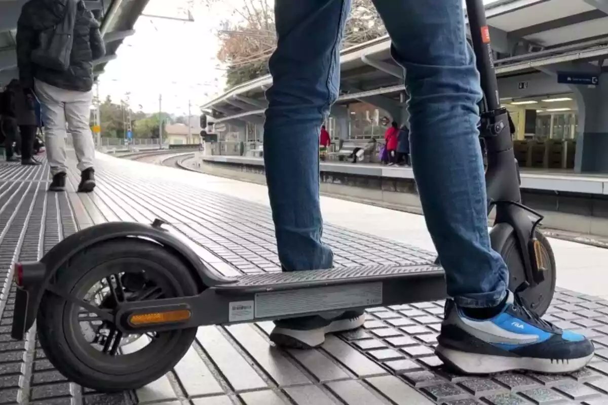 ESdiarioCV's tweet photo. ¿Estás de acuerdo con la prohibición de Renfe de todos los patinetes eléctricos en sus trenes? 👇

🔄 SI
❤️ NO https://t.co/HAAXuGsNAV