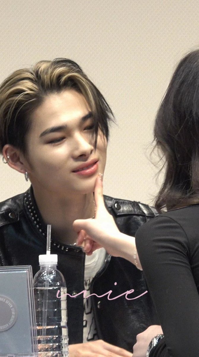 allforchulsoo's tweet image. nikrangdans' roman empire: ni-ki's doorbell 😭

🐣 "do you want to ring the doorbell again today?"

im still CTFU that he called his own mole "doorbell" LOLLL #NI_KI #니키 #ニキ