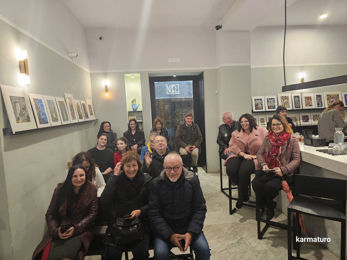 carmine_maturo's tweet photo. Eccoci qua! Nuova avventura. TrasformiAMO un locale in un Caffé letterario, dove si presentano e si vendono libri, si organizzano mostre ed eventi DOM fuori dalla mischia ma nel Centro Storico di #Napoli, vico S. Domenico maggiore, 18 Vi aspetto, cooprogettiamo lo stare assieme. https://t.co/KB3NvclWPr