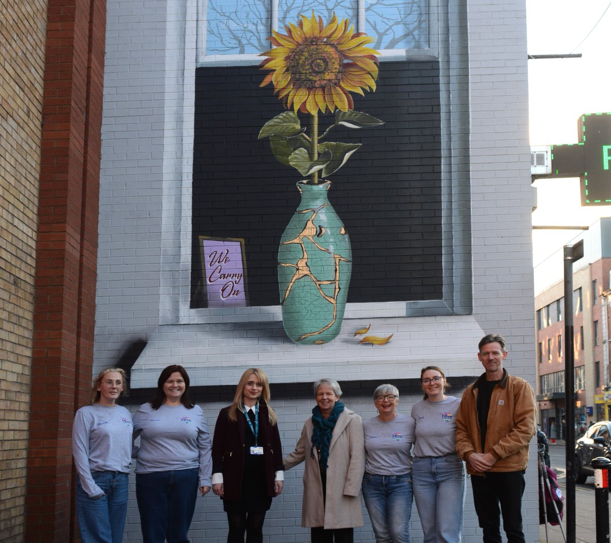 We are so proud to unveil the ‘We Carry On’ mural - a visual representation of an Ulster University research study into the mental health impact of cancer surgery, proudly in collaboration with @hivecancerderry. Read more: ow.ly/6GOz50QeTNT #WeAreUU