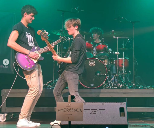 jmdvicalvaro's tweet photo. 🏆Felicidades a las cuatro formaciones ganadoras del III Concurso de #Bandas de #Vicálvaro celebrado en la sala de conciertos #ReviLive
1º Lobo Negro
2º The Middle
3º Red Gekko
4º T3rminus
👏👏👏
📢 Lobo Negro y The Middle actuarán en vivo en Vicálvaro en 2024
#PlanSures https://t.co/1Vxau9EYbC