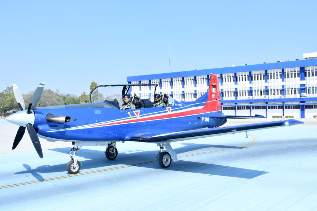 ISSF_Defence's tweet photo. Sad News: A Pilatus PC 7 Mk II aircraft met with an accident today morning during a routine training sortie from AFA, Hyderabad.

It is with deep regret that the IAF confirms both pilots onboard the aircraft sustained fatal injuries.

Om Shanti 🙏🇮🇳

#IndianAirForce #IAF https://t.co/Pwm7IlBp1N