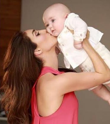 AlwaysAnahi_'s tweet photo. tus miles de fans te aman, manu! ❤️
@anahi https://t.co/ijV4wxRpAN