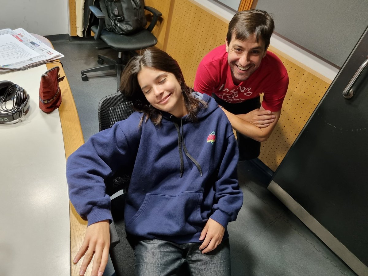 radioconvos899's tweet photo. Como queres empezar la semana @jairostraccia vs como empezas @maga.decastro en #BTCHINA 😴😎
📸 @YammiSegovia
Estamos desde las 6 AM por #radioconvos899 📻💥⛩️
Vamos que hoy nos encontramos en #soychino a ver si @jairostraccia agrega cupos para la #chinofest del viernes https://t.co/A97g7ROlm2