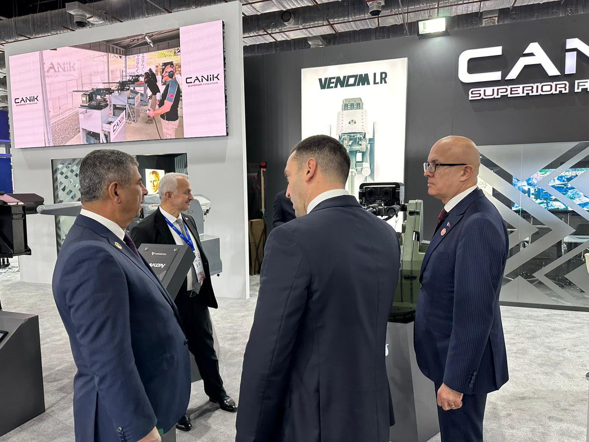 canikarms's tweet image. Azerbaycan Savunma Bakanı Sn Zakir Hasanov&apos;un EDEX 2023 Fuarı kapsamında #CANiK , #unirobotics ve #AEISYSTEMS stant ziyaretleri.