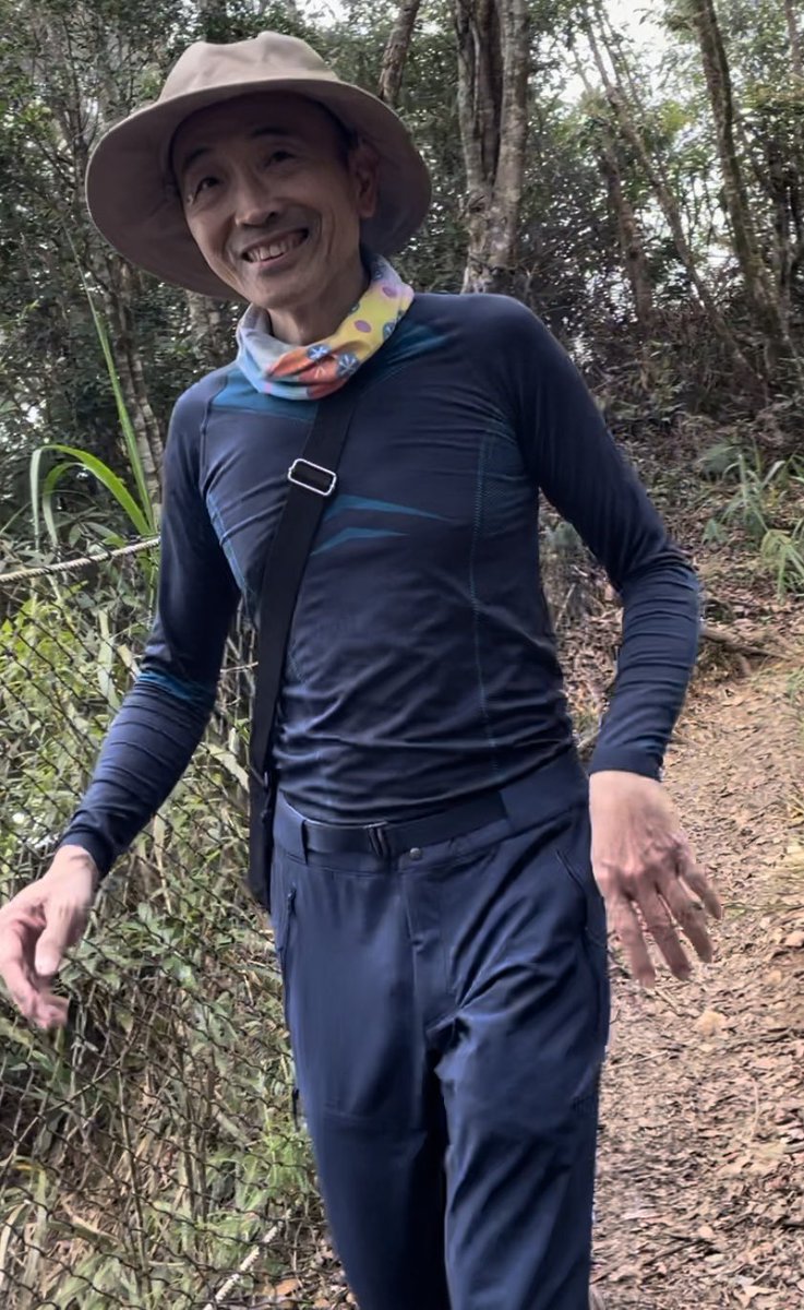 獨愛西裝斯文中老 tweet media