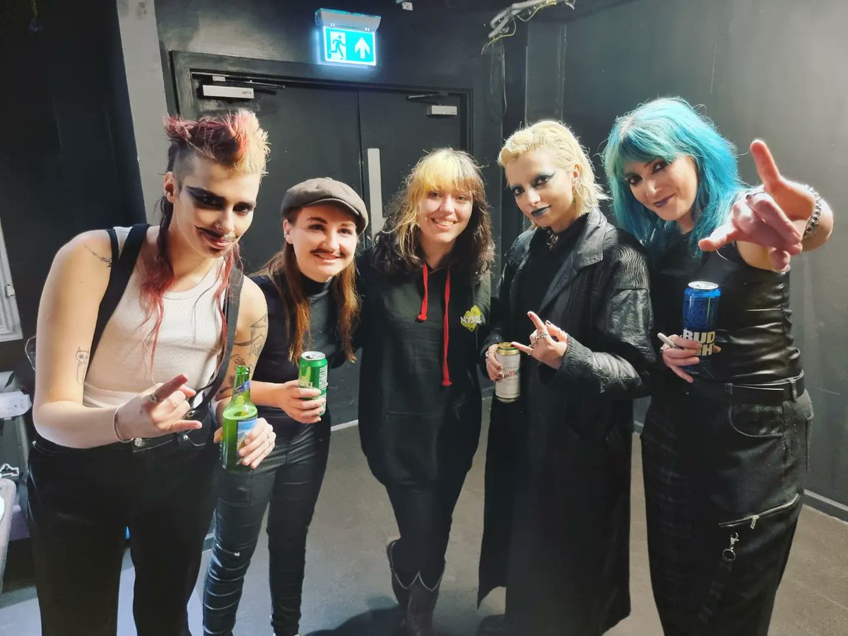 @Halocene @laurenbabic @hawxxmusic were fucking incredible last night! Such a great gig and getting to spend it with @nyxie_vr_ for her first UK concert was the icing on top ❤️ thank you @LisaParaNorma for inviting us and hanging out! 🔥🔥🔥