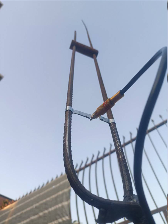 ua9ytp's tweet photo. Do you think it will work at 144 megahertz? 😂😂😂
#hamradio 
#amateurradio 
#antennas
#radioamator
#mapforham 
#radioamateurs 
#radioaficionados 
#radioamatori 
#amateurradio
#UA9YTP
#hamradio 
#radio https://t.co/DvrCGKnQ9g