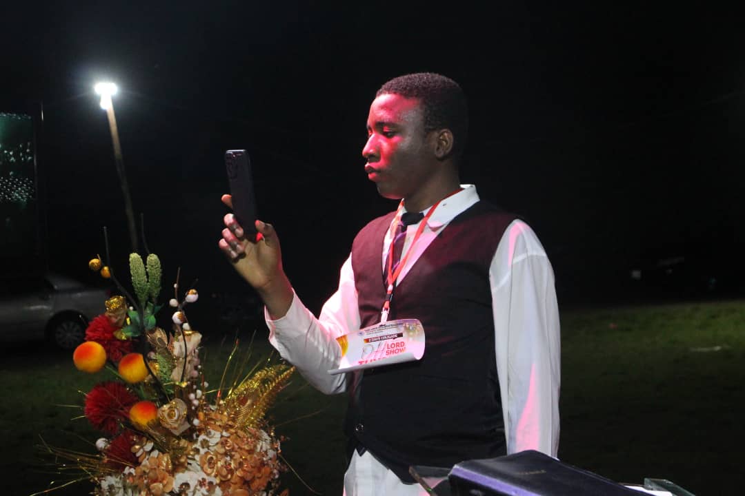 AstraelLord's tweet photo. The House Was impacted as 
The Lord Our Righteousness Theatre House 🏠🎬🎥

Presents 
2 Stage Plays 
***John 3:16
***The Prayer Warrior

With an exciting Cast 

The Work of an Auditor is quite sweet when you write Good Scripts...
@Followers #Stageplay https://t.co/54jSe1r5y1