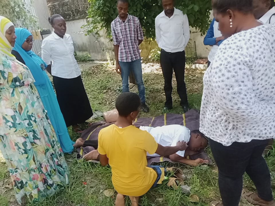 ST_JOHNMOMBASA's tweet photo. This was absolutely awesome. After training some of our dedicated community members, we embarked on larger community sensitization on floods preparedness to mitigate serious casualties arising from floods. https://t.co/hqVnrRLk3F
