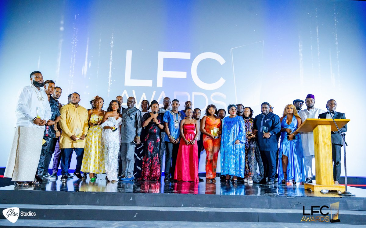 FrancoiseEllong's tweet photo. WE DID IT !!
Exit la 6ème Cérémonie des LFC AWARDS qui a littéralement fait l'unanimité à tous les niveaux ✨💖

MERCI INFINI à nos Équipes renouvelées, aux Partenaires, Bienfaiteurs, Cinéastes, les Panélistes, au Public 🙇🏾‍♀️

Rejoignez-nous
lefilmcamerounais@gmail.com
#LFCAwards6 https://t.co/HrXyWLz9a0