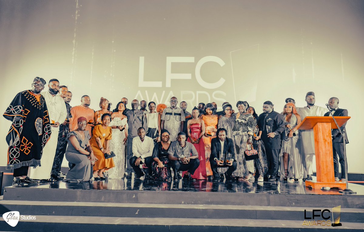 FrancoiseEllong's tweet photo. WE DID IT !!
Exit la 6ème Cérémonie des LFC AWARDS qui a littéralement fait l'unanimité à tous les niveaux ✨💖

MERCI INFINI à nos Équipes renouvelées, aux Partenaires, Bienfaiteurs, Cinéastes, les Panélistes, au Public 🙇🏾‍♀️

Rejoignez-nous
lefilmcamerounais@gmail.com
#LFCAwards6 https://t.co/HrXyWLz9a0