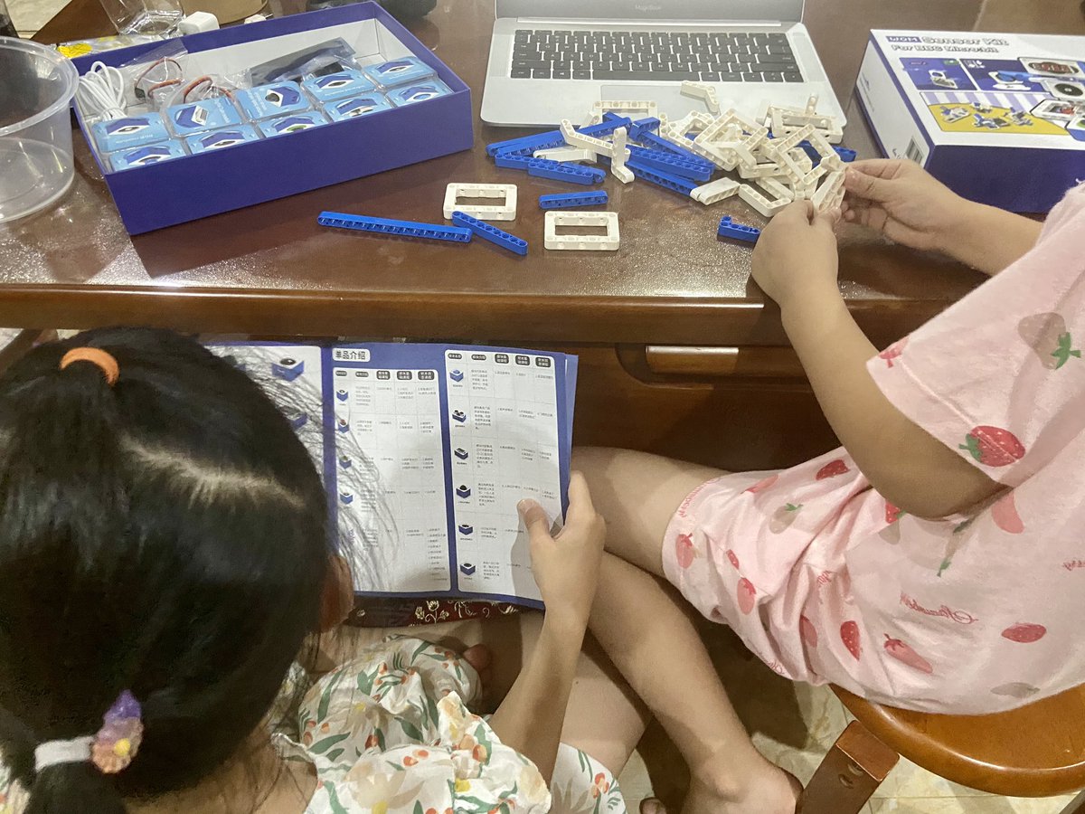 YahboomT's tweet image. 👏Customer sharing.
🧐Christmas is coming, are you ready for Christmas gifts for your children, family and friends?
👉Click to buy:bit.ly/3t73J6o
 #MicrobitV2 #ChristmasGift #Christmas2023 #kidstoys #codingrobot #BuildingBlock