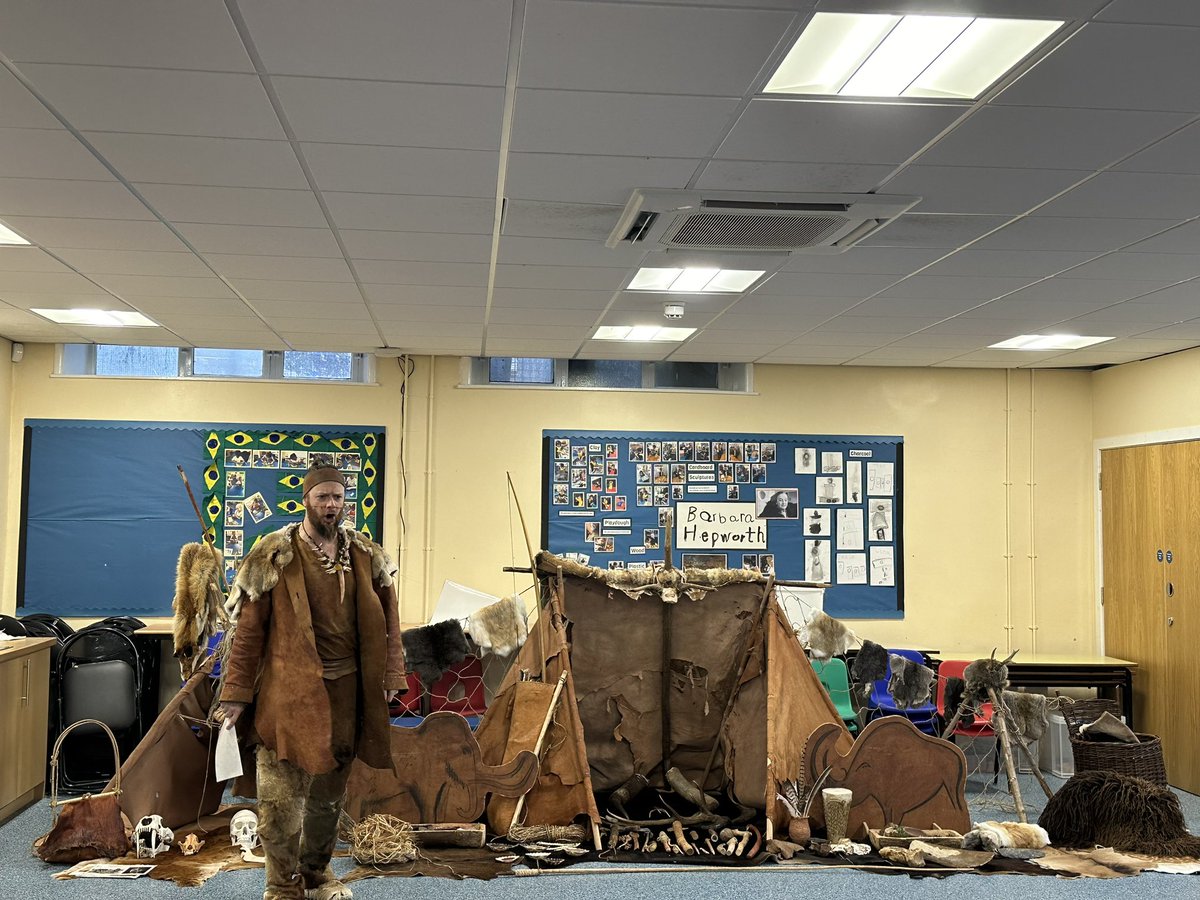 MissAustick's tweet photo. Year 3 have a very exciting day ahead of them today!! #StoneAgeDay #bestdaysoftheirlives @stanneskly @primaryhistory1 https://t.co/vDzHyWxzmq