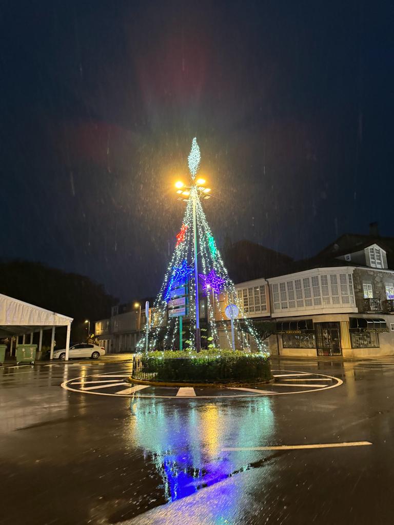 Aprobados os orzamentos do concello de <a href="/O_SAVINHAO/">Concello O Saviñao</a> que superan os 3,5M€. Concello que inaugurou o alumado de Nadal este domingo. Cun presuposto de 19 mil euros colocaron, entre outros elementos, 50 arcos luminosos. Entrevistamos ao alcalde, Carlos Armesto ondacero.es/emisoras/galic…