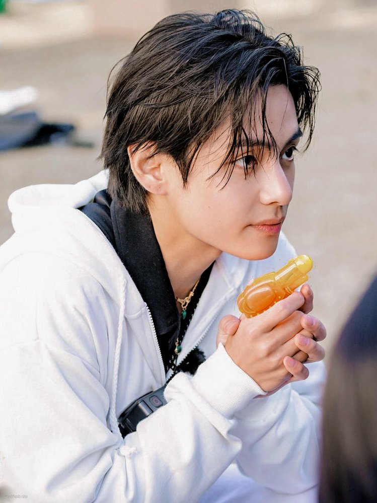 archivefortae's tweet photo. TAEHYUNG IS SO INSANELY HANDSOME https://t.co/0N3Xrmuwxz