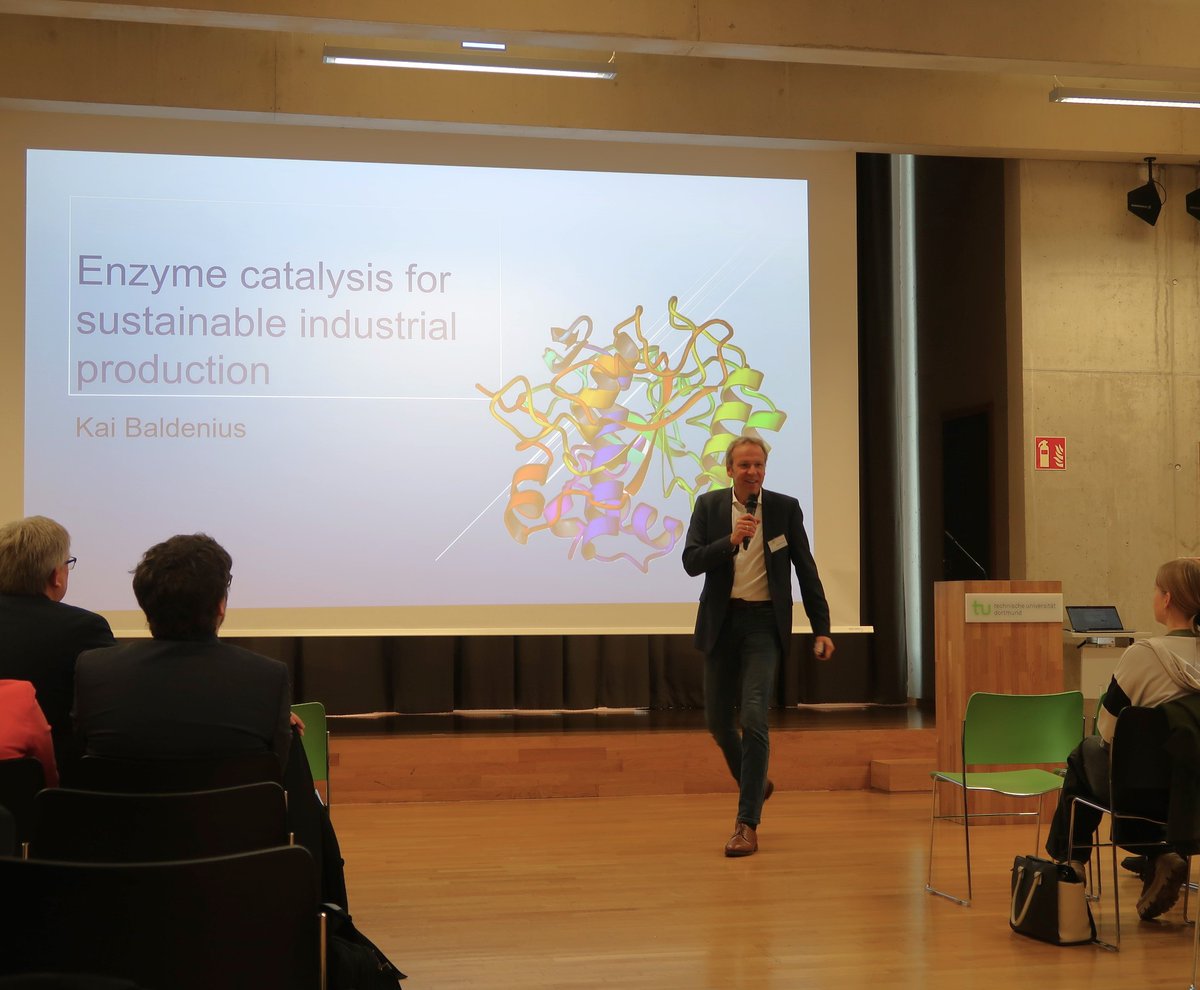 The speakers at our SusChemSys2.0 Network Meeting in Dortmund presented versatile perspectives on sustainable chemistry. A big “Thank You” for great interdisciplinary discussions between PhD students, industry, and academia.
#SusChemSys #SustainableFuture #SustainableChemistry