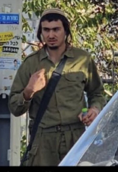 AlonLeeGreen's tweet image. זה מטורף: פריג'ה, החייל שירה למוות ביובל קסטלמן שהכניע את המחבלים בפיגוע בירושלים, הצליח גם לירות ולפצוע את רועי אייזנברך, חייל נוסף שהיה במקום  ושתרם להכנעת המחבלים.

הוא פשוט הגיע למקום, אחרי שהאירוע הסתיים, וירה בכל מה שזז. ואחכ התראיין בהתרברות על איך הוא ניטרל מחבלים. רוצח.