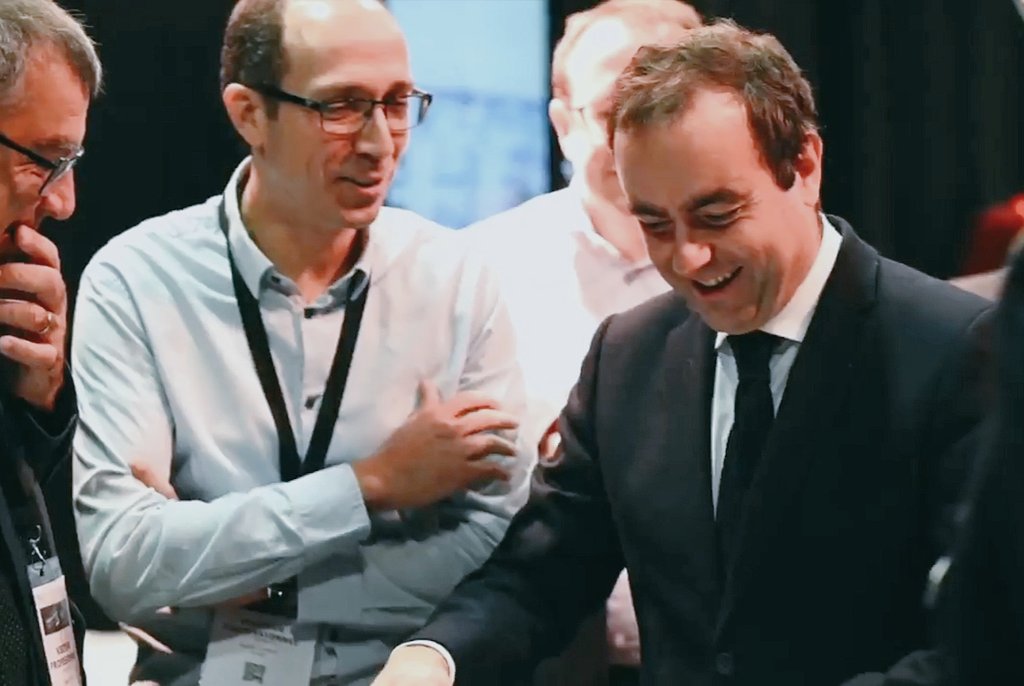 NOVADEM's tweet photo. Échange privilégié avec le Ministre des Armées 🇨🇵 @SebLecornu lors du Forum Innovation Défense autour des projets menés avec l'@Agence_ID du #MinArm https://t.co/kNIkoH3cCe
