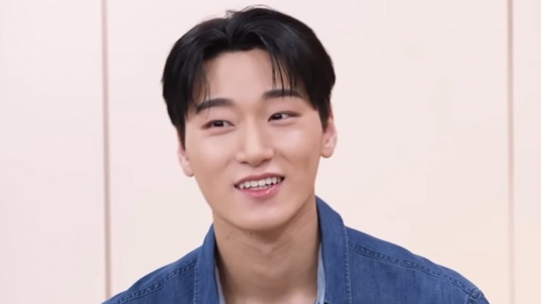 sankaissed's tweet photo. tvxq’s jaejoong asking ateez if they act cute 😭

🌻: “san is really good at those”
🏔️: “???”
💭: “it’s not that you’re doing it for me, you’re doing it for your fans” 
🌻: “this is how yeosang aims a knife”
🏔️: *acts cute* https://t.co/9MEO9EoKJV