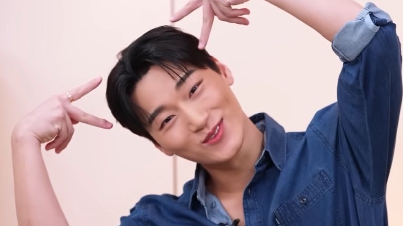 sankaissed's tweet photo. tvxq’s jaejoong asking ateez if they act cute 😭

🌻: “san is really good at those”
🏔️: “???”
💭: “it’s not that you’re doing it for me, you’re doing it for your fans” 
🌻: “this is how yeosang aims a knife”
🏔️: *acts cute* https://t.co/9MEO9EoKJV