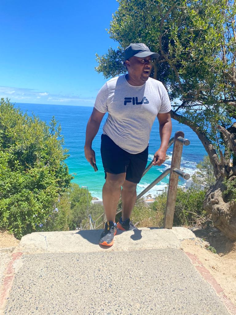 UnathiKondile's tweet photo. Yimpambano yodwa le. Egameni le mpilo... #BiskopSteps https://t.co/2wt5ER0FBo