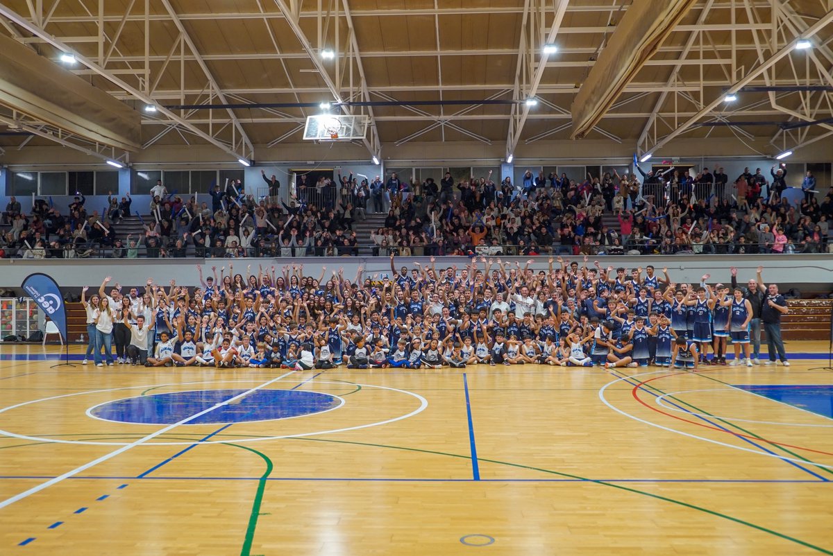 PRESENTACIÓ TEMPORADA 2023-2024 🙌🏼

El 25 de novembre vam pintar el FUM D'ESTAMPA de blau, després d'anys complicats esperàvem aquest moment amb molta il·lusió. Per una temporada plena d'èxit, passió, aprenentatge i progrés. Per seguir sumant junts família AEC💙

#bàsquetcatalà