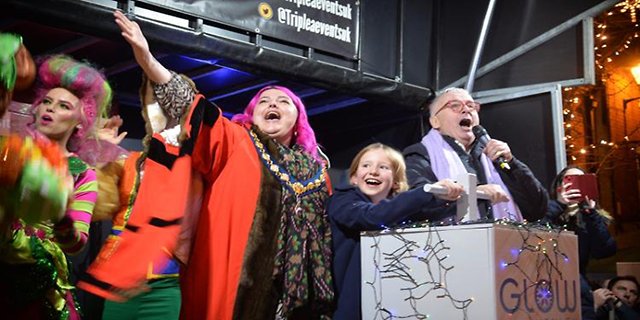 henleystandard's tweet photo. The Henley Christmas Festival was bigger and brighter than ever this year.

Thousands of people attended the event in the town centre on Friday to see the official switch-on of the new festive lights.

Read full story online.
#christmas #henley #biggins 
https://t.co/QNhz00lcO2 https://t.co/uY0a4j09ai