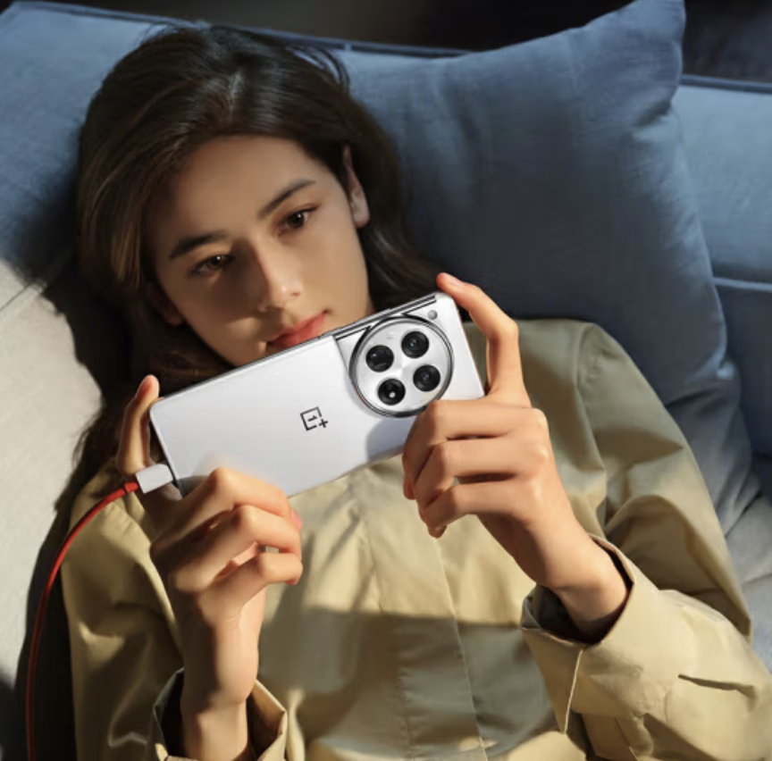 stufflistings's tweet photo. Competition (wrt price and features)
OnePlus 12 - iQOO 12
OnePlus 12R - iQOO Neo9 Pro (both are likely to have a simultaneous launch) https://t.co/JKpzsMeNdM