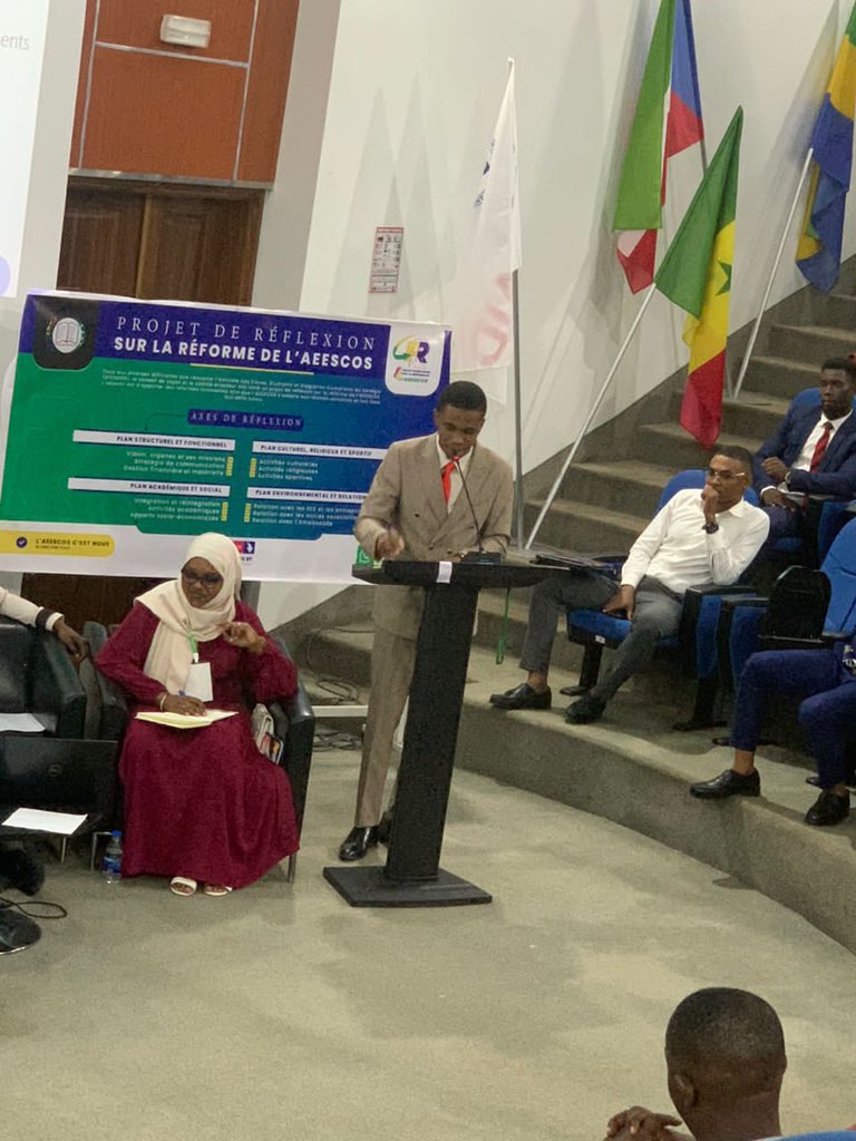 omoustadrane's tweet photo. j'ai participé hier au Centre YALI de Dakar au projet de réflexion sur la réforme de l’AEESCOS  J'ai plaidé en faveur de l'actualisation des textes statutaires et réglementaires, ainsi que de la représentativité insulaire au sein de l'instance de prise de décision. https://t.co/ac9oIFKolr