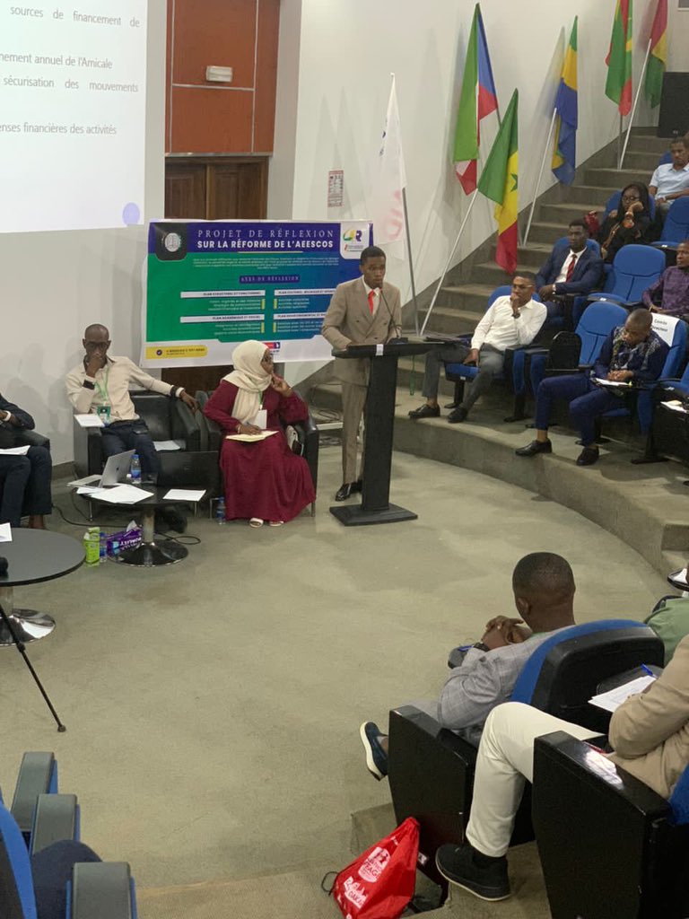 omoustadrane's tweet photo. j'ai participé hier au Centre YALI de Dakar au projet de réflexion sur la réforme de l’AEESCOS  J'ai plaidé en faveur de l'actualisation des textes statutaires et réglementaires, ainsi que de la représentativité insulaire au sein de l'instance de prise de décision. https://t.co/ac9oIFKolr