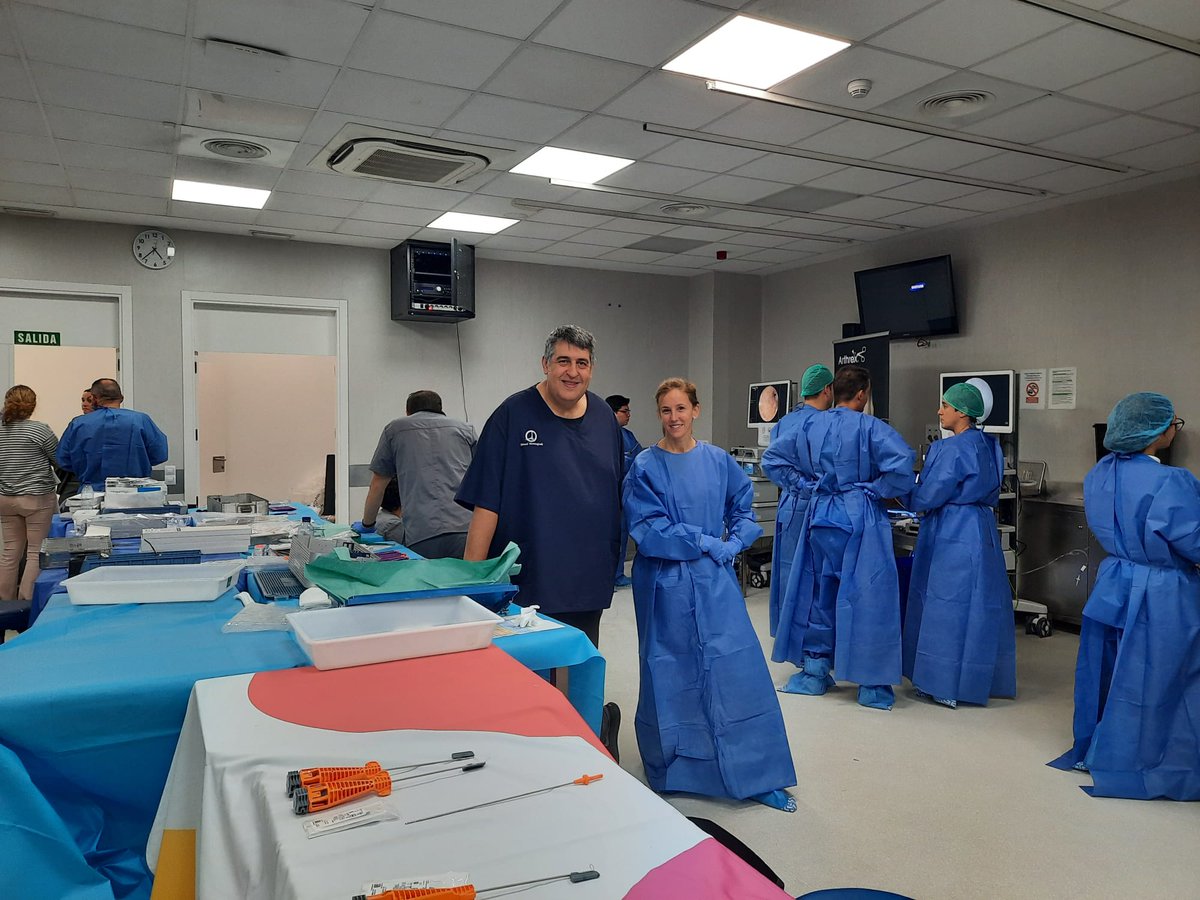 institutoIOTAM's tweet photo. El curso del Plan Nacional de Artroscopia #PNFA se celebró a finales de octubre en la @ufvmadrid de #Madrid con la presencia de Dres. de #IOTAM: Dr. Monteagudo y Dra. Martínez (pie y tobillo), Dra. Ocampos y Dr. Laredo (muñeca y mano), y Dr. Tabuenca (muñeca, mano y codo). 👇 https://t.co/BJTjYkbh8l