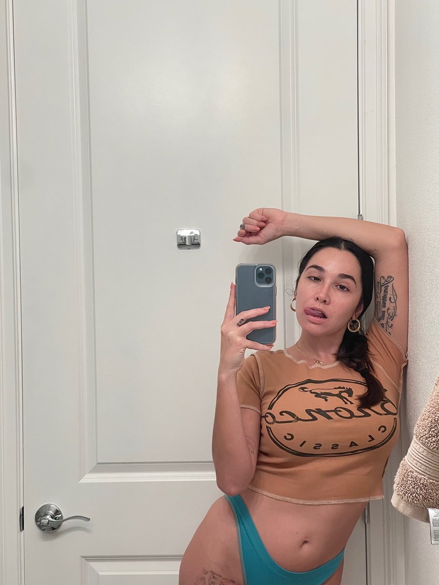 karlee_grey27's tweet photo. Disponible de suite 
Dm ouvert 🤳
Je pratique tout comme fantasme
Je suce 
Je caresse
J'avale
Gorge profonde
Cunni
Fellation
Pénétration
Position 69 et autres
L'anal naturel
Et autres.....
https://t.co/mia9uVPB2F https://t.co/SeMQ0pk3Rv