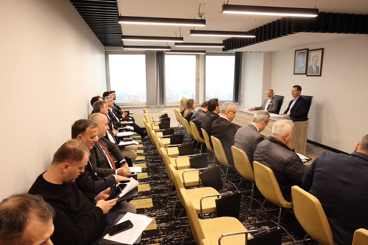 Belediye Başkanımız <a href="/atilaaydiner/">Atila Aydıner</a> ve Meclis Üyelerimiz ile Aralık Ayı Belediye Meclisi AK Parti Grup Toplantımızı gerçekleştirdik.
Toplantımız ilçemize ve partimize hayırlara vesile olsun.
Bayrampaşa'mız için çalışmayı, eser ve hizmet siyaseti üretmeyi sürdüreceğiz
<a href="/osmannnurika/">Osman Nuri Kabaktepe</a>