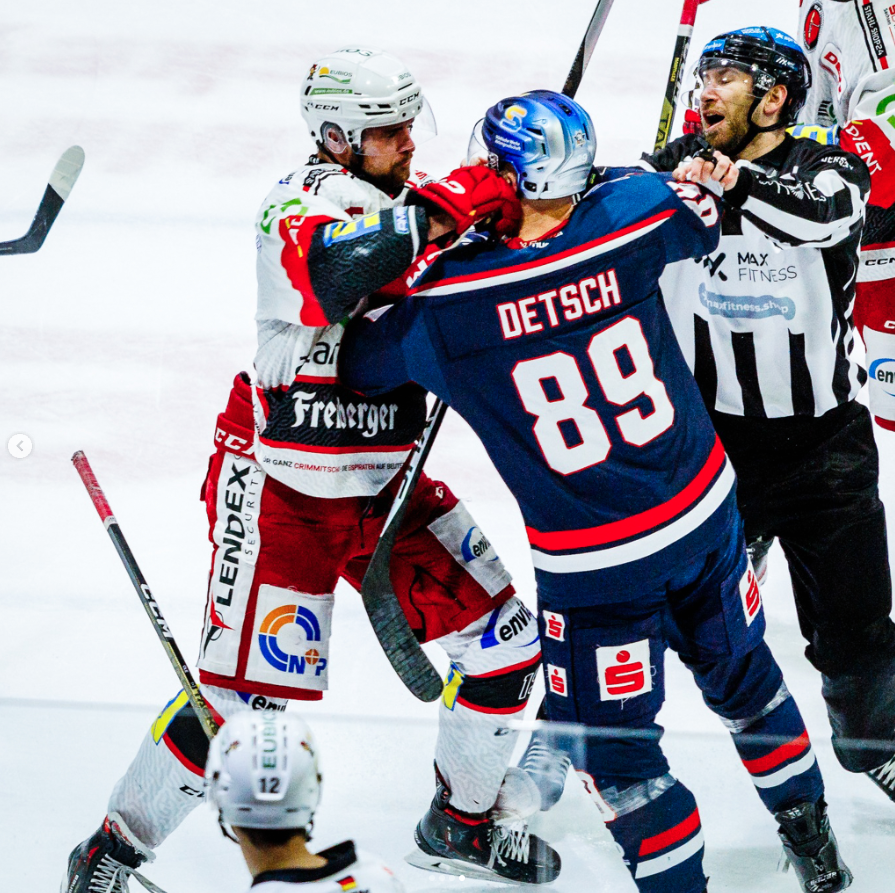 eispiraten's tweet photo. 🥊💥🥊💥
_____
#eckepc #epc #eispiraten #crimmitschau #del2 #auswärtsspiel #kassel #huskies #fight #faustkampf #ole #olleff #sören #sturm #TraditionLeidenschaftEmotion
📸 Jan-Malte Diekmann https://t.co/9TEZBol7Mn