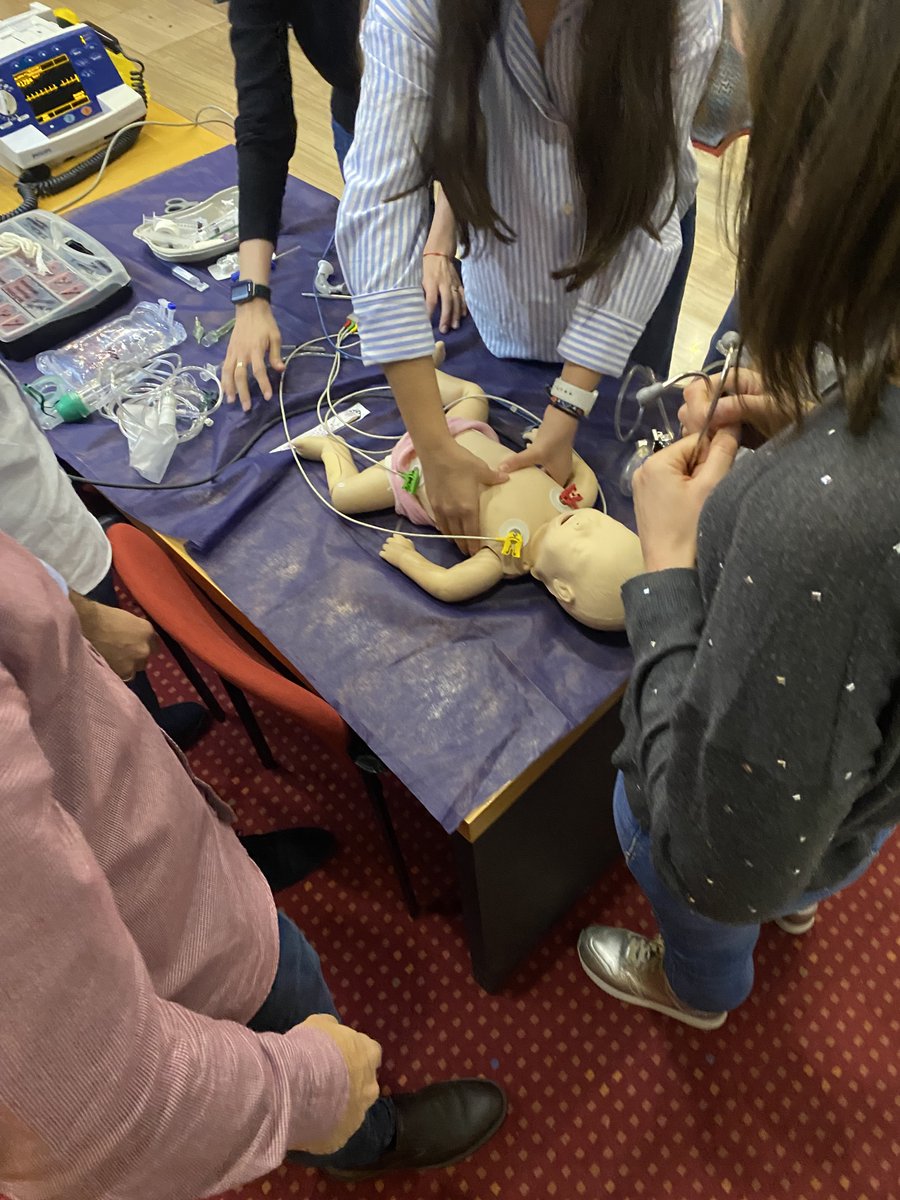 Ha tenido lugar en HLA Vistahermosa el taller de actualización de RCP pediátrico y neonatal para nuestro personal sanitario que están en constante formación para ofrecerles el mejor servicio. Con el Dr. Utrero y el Dr. Perona, de la Unidad de Pediatría de HLA Vistahermosa.