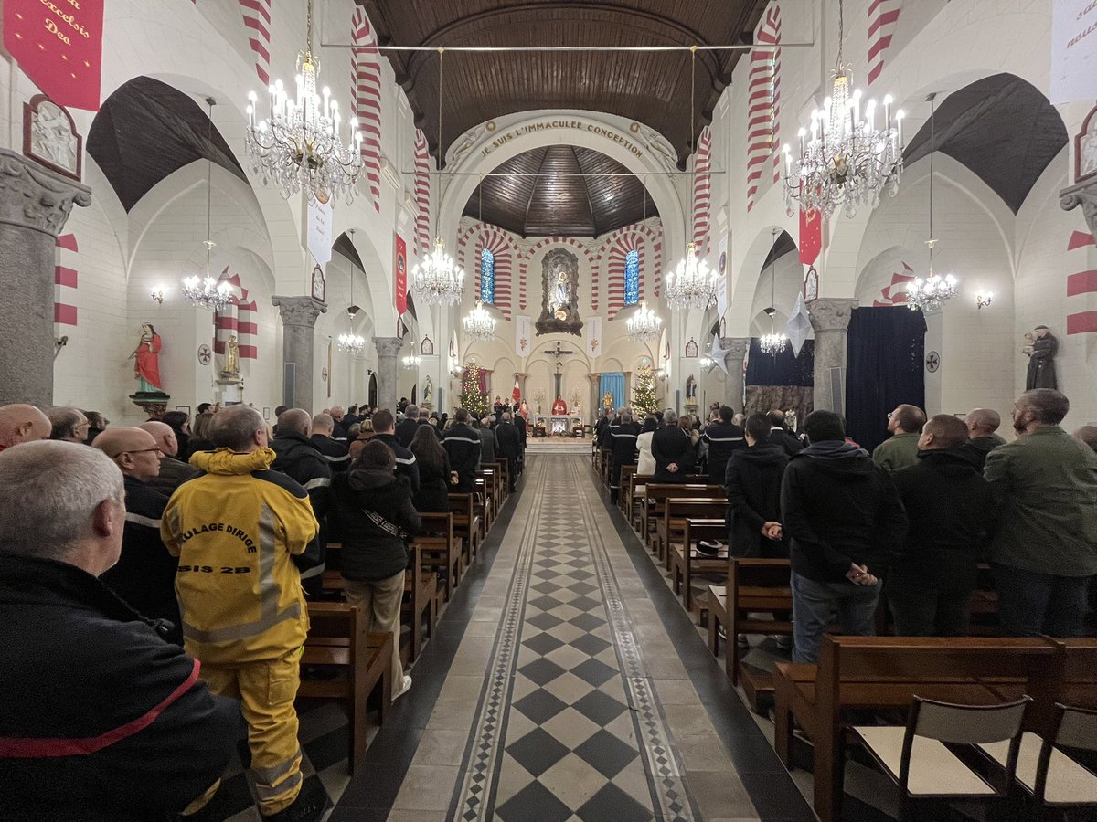 sis_2b's tweet photo. Aujourd’hui on célèbre Ste #Barbe  à l’église Notre #Dame de #Lourdes à Bastia. L’occasion de rendre hommage aux #pompiers et de les remercier ainsi que leurs proches pour leur #engagement au service de la #population https://t.co/NmNfDiKgRG