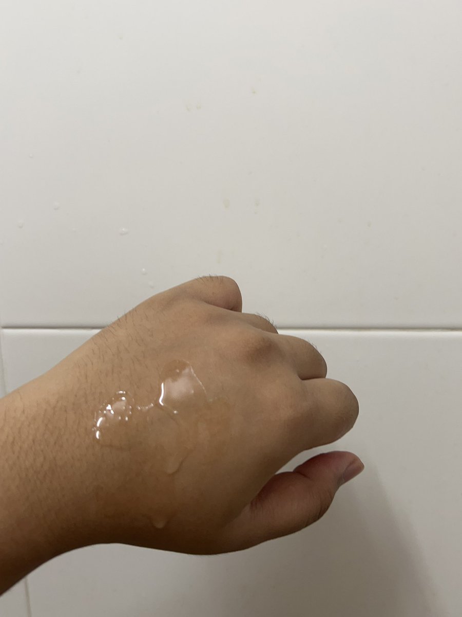 najjihuh's tweet photo. First, I used 16PERCENT Essential Facial Cleanser (usually after I remove my makeup with oil cleanse).

Texture is light, a bit watery. Then the foam tak banyak, which is good! Why? Its gentle for sensitive skin.🫶

Skin I tak rasa ketat, selesa &amp; bersih ✨💛 https://t.co/HdjXhqplha