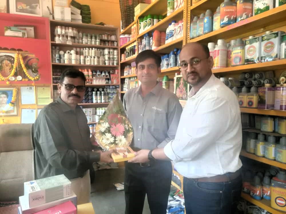 agrostar_in's tweet photo. Namaskara Karnataka 🙏

AgroStar is thrilled to announce its expansion into Karnataka! 🌾

With over 50 ‘AgroStar ki Laal Dukaan’ now buzzing across the state within a short period, we are deeply committed to serving the dynamic farmers of Karnataka. 🚀

#HelpingFarmersWin https://t.co/Xvyox2PKW4